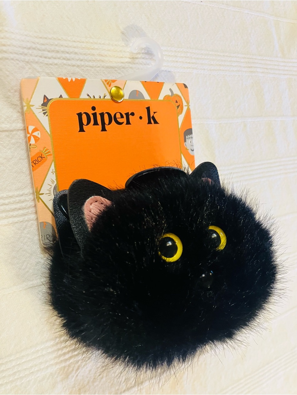 NWT Piper K Rare Spooky Halloween Fluffy Black Cat Hair Claw Clip - Picture 2 of 3